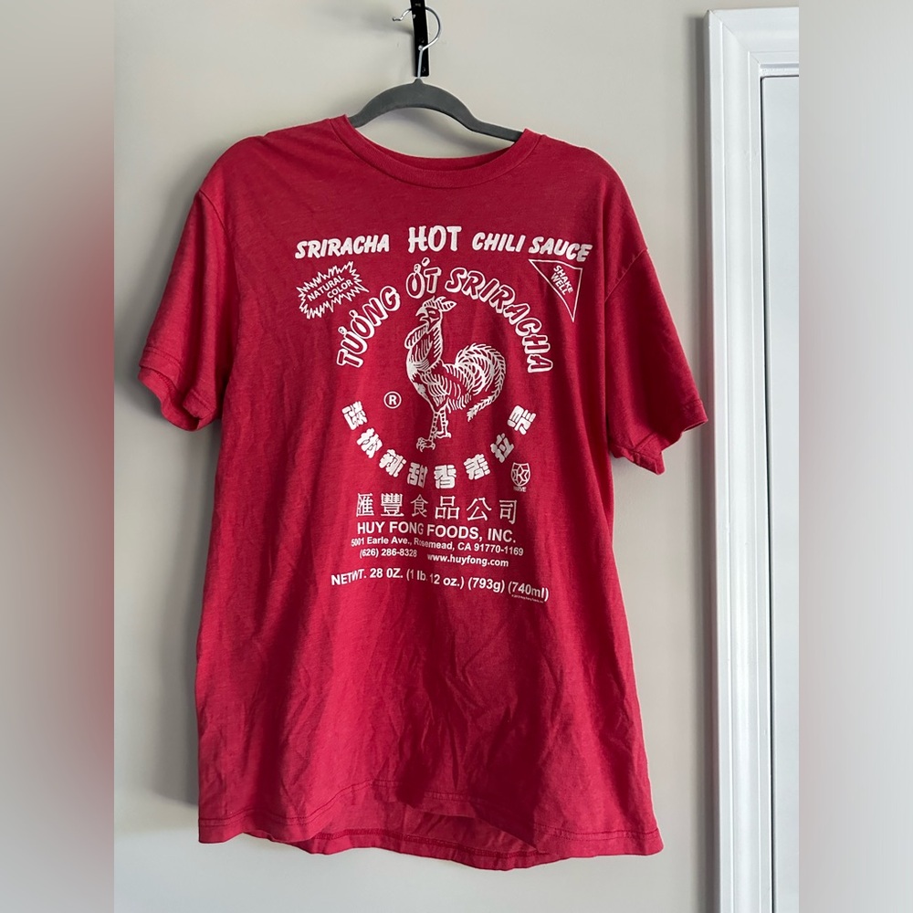 Sriracha graphic tee - Size large.